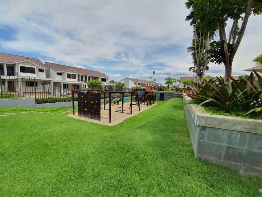 Playground area with slides in Sierra Nevada Residences Paseo del Norte Panama