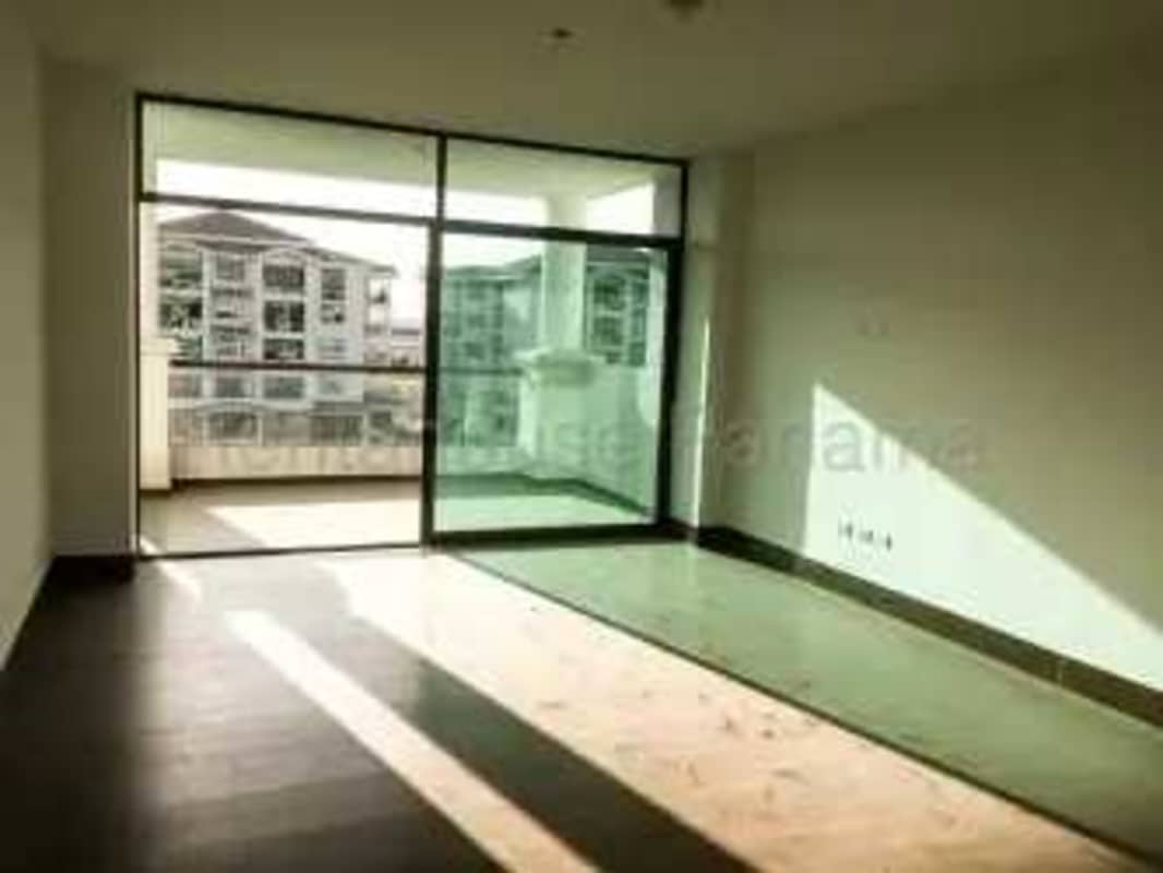 Spacious living-dining area with sliding doors opening to balcony in Panama rental apartment