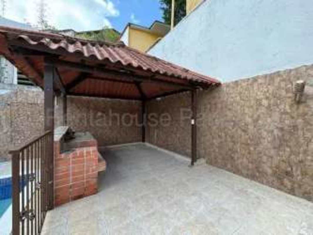 Covered patio BBQ grill stone wall swimming pool rental house Altos de Santa María