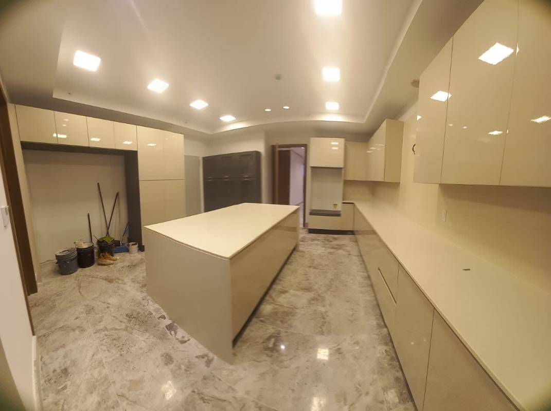 Luxury master bathroom with marble finishes, double sink, walk-in shower PH Empire Santa María