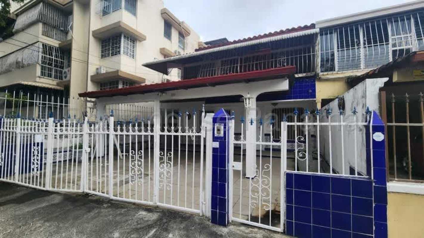 Spacious 3BR Duplex House with Terraces in Hato Pintado