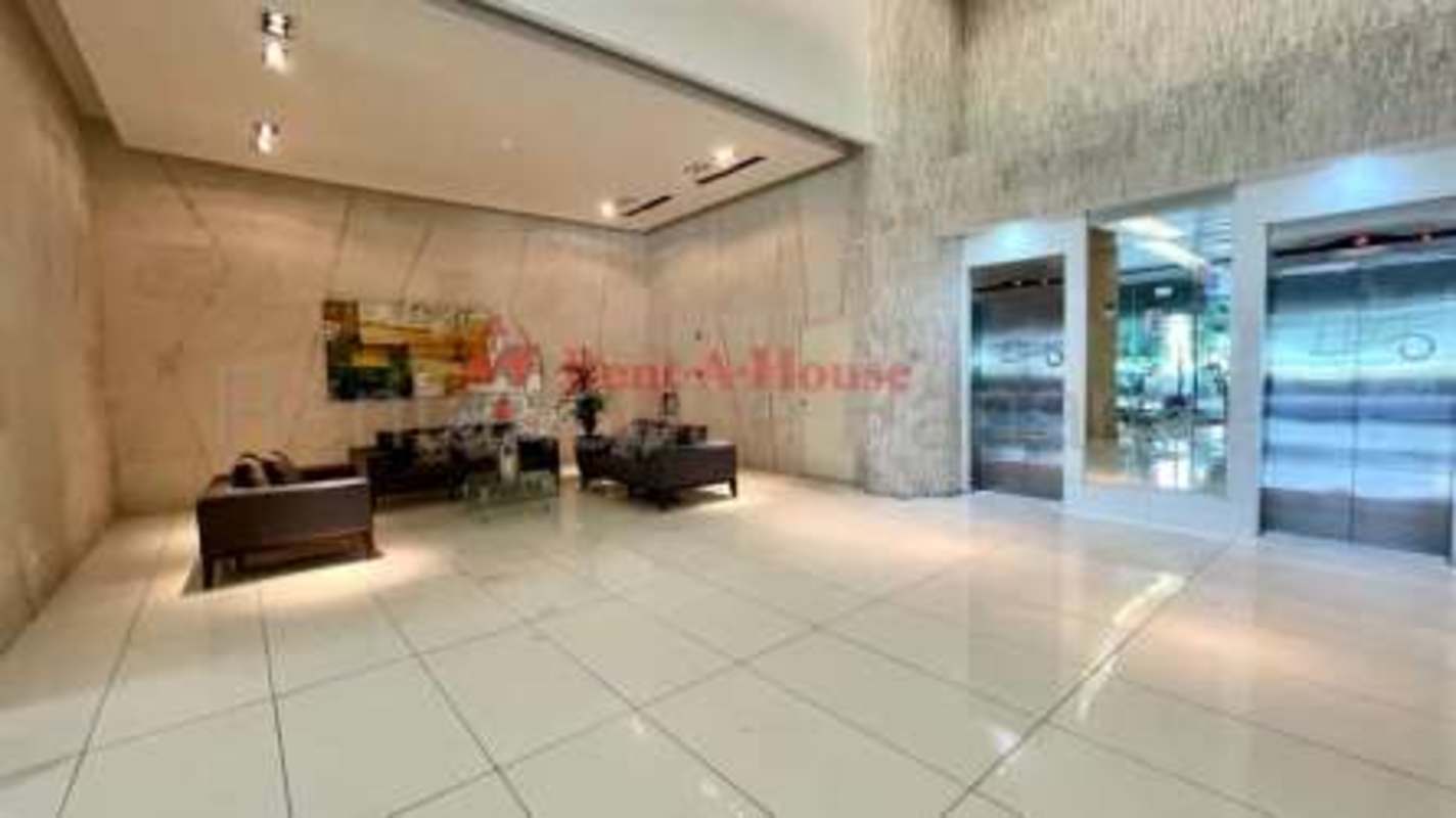 Open-plan kitchen with marble countertop and sleek finishes in PH BICSA Tower, Panama City