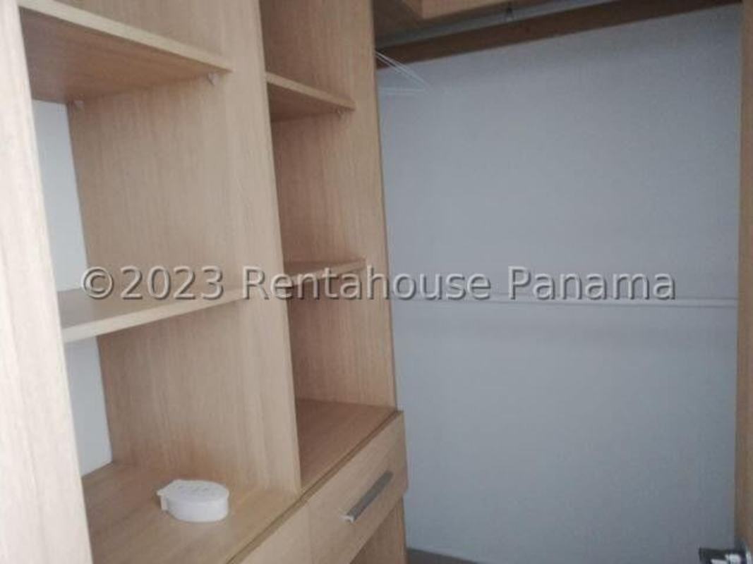 Rooftop pool with lounge chairs and city skyline at PH Citrus San Francisco Panama