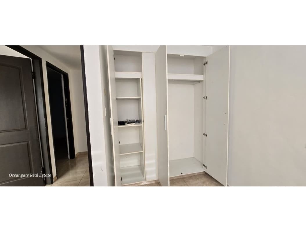 Modern bathroom with shower area tile finishes San Antonio Hills Panama