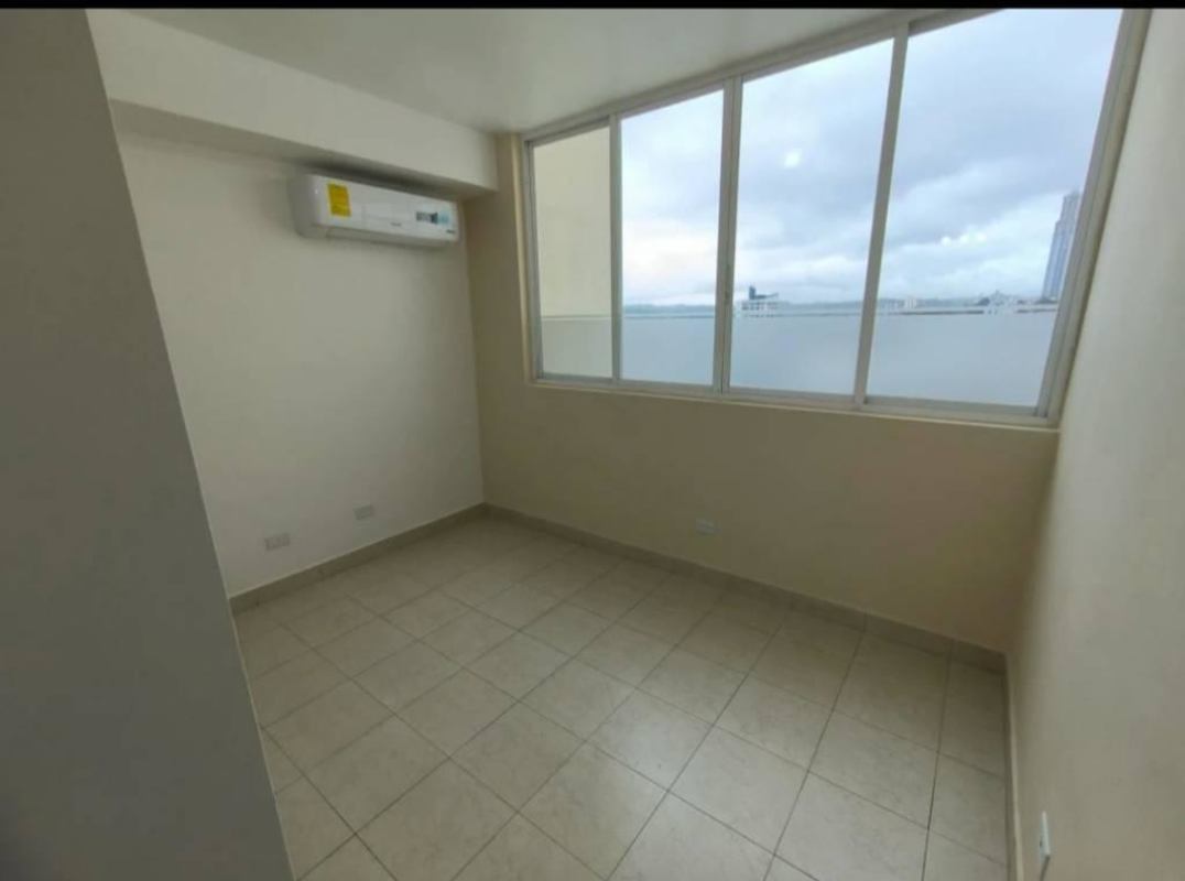 Bedroom with AC point and window natural light in PH Majestic Garden Edison Park Panama