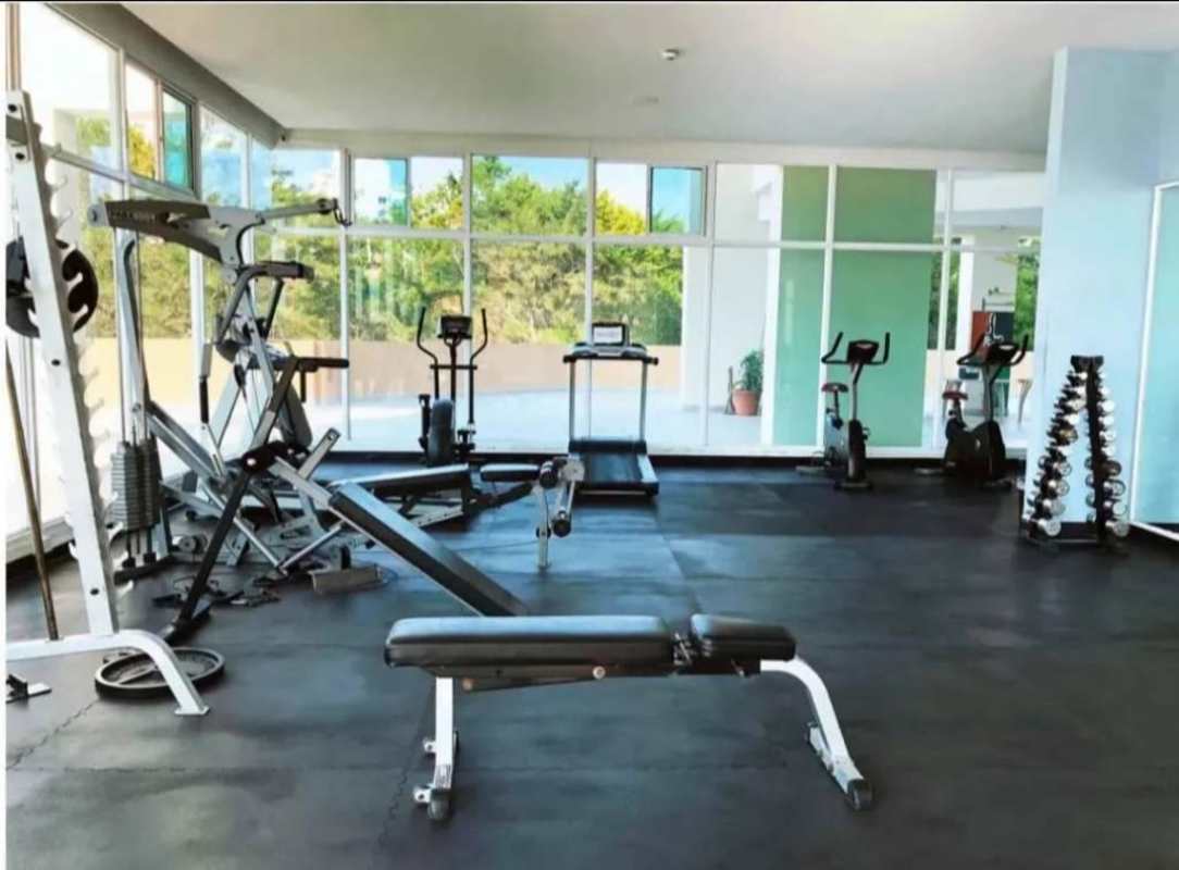 Outdoor pool rooftop terrace skyline view in PH Majestic Garden Edison Park Panama City