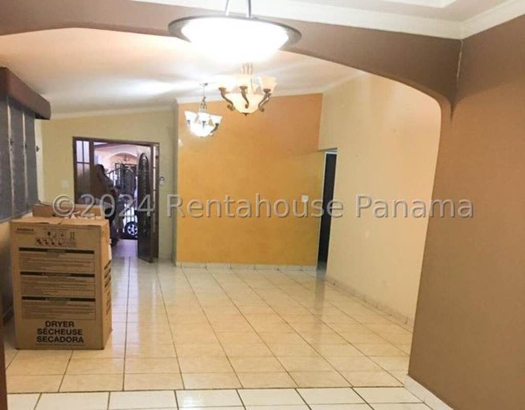 Bright living room with ceramic tile floors and large windows in Panama house for sale