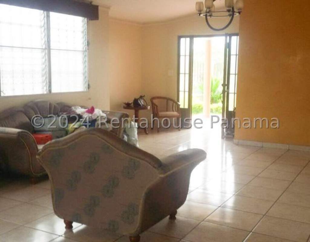 Living room with ceramic flooring, natural light, and open plan in Terrazas Brisas del Golf Panama