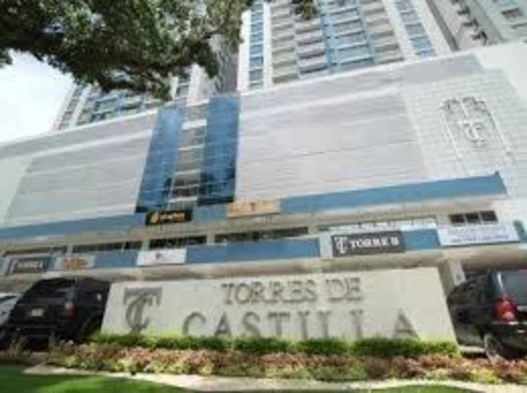 Private balcony overlooking Panama City skyline in PH Torres de Castilla apartment