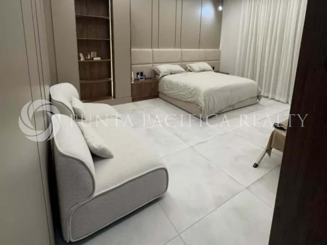 Bedroom with beige tones, custom built-ins and soft lighting The Woods Santa Maria Panama