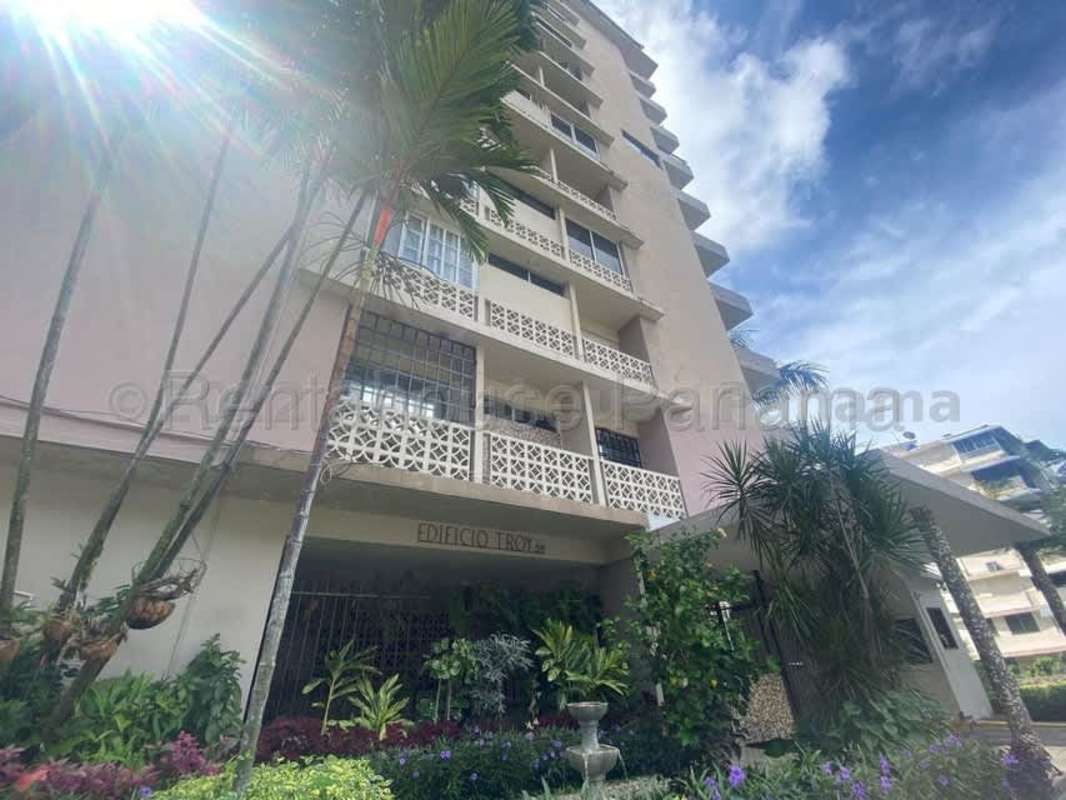 Mid-rise apartment building Edificio Troy with garden entrance El Cangrejo Panama City
