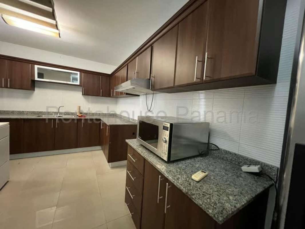 Spacious bedroom with ensuite bathroom in PH Royal Palace apartment Obarrio Panama