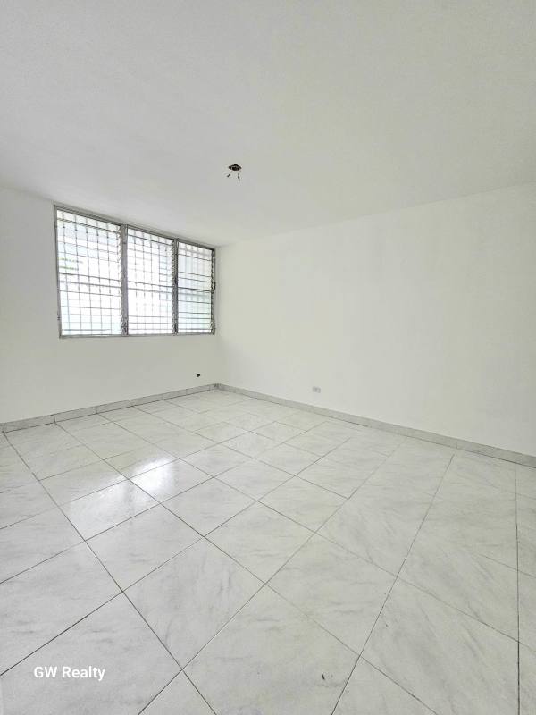 Second story balcony overlooking neighborhood El Ingenio Betania duplex