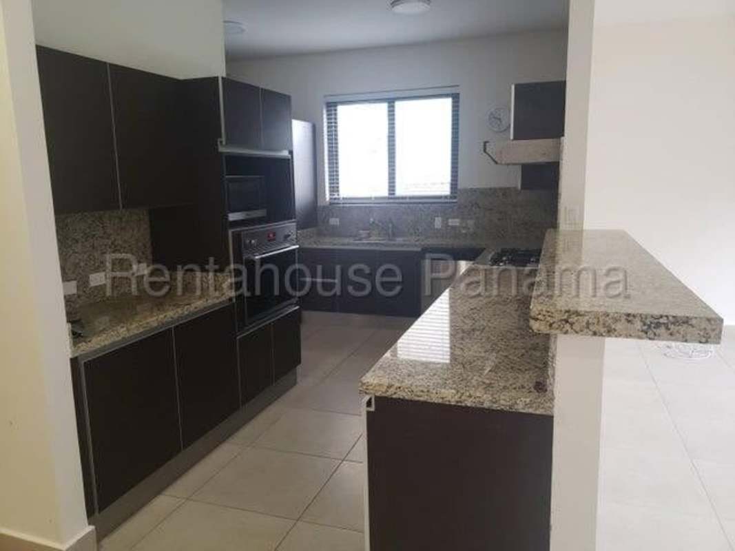 Bedroom with private bath embassy club clayton apartment for sale Panama