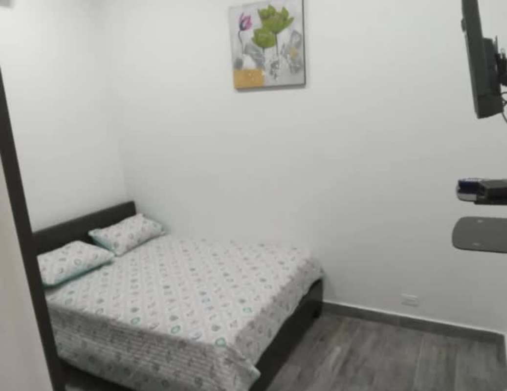 Master bedroom with bed, air conditioner, en-suite bathroom Betania Panama rental