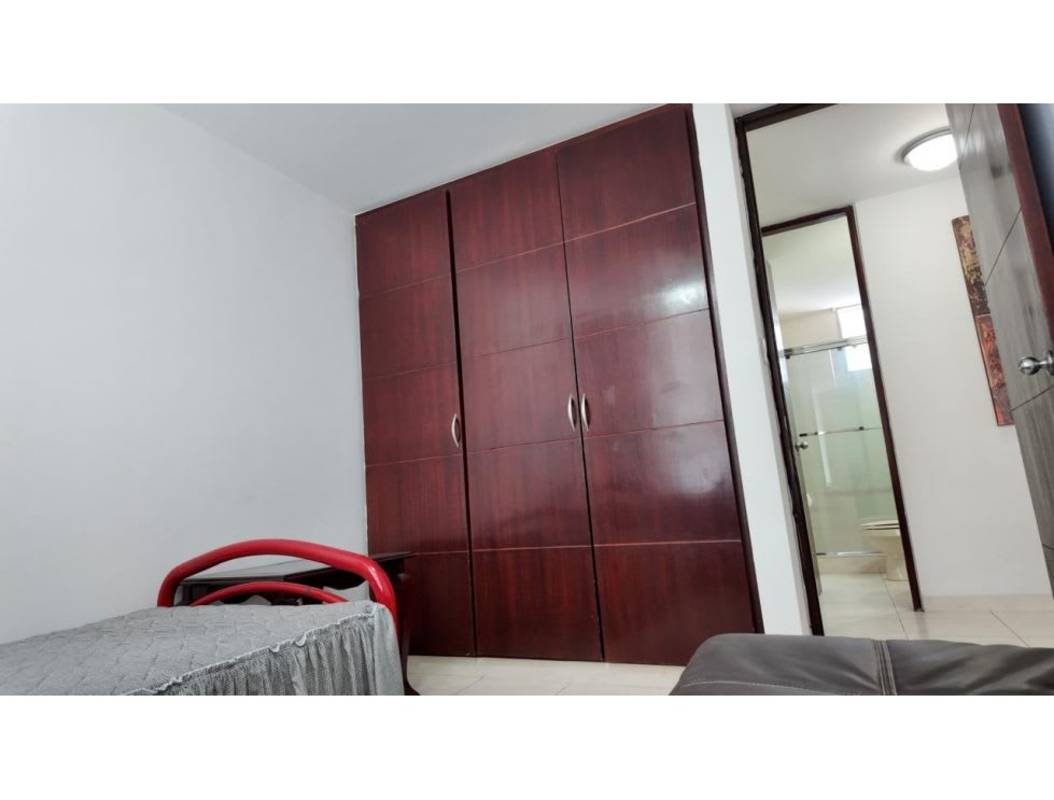 Bedroom with dark wardrobe, access to ensuite bath PH McGregor Heights Panama