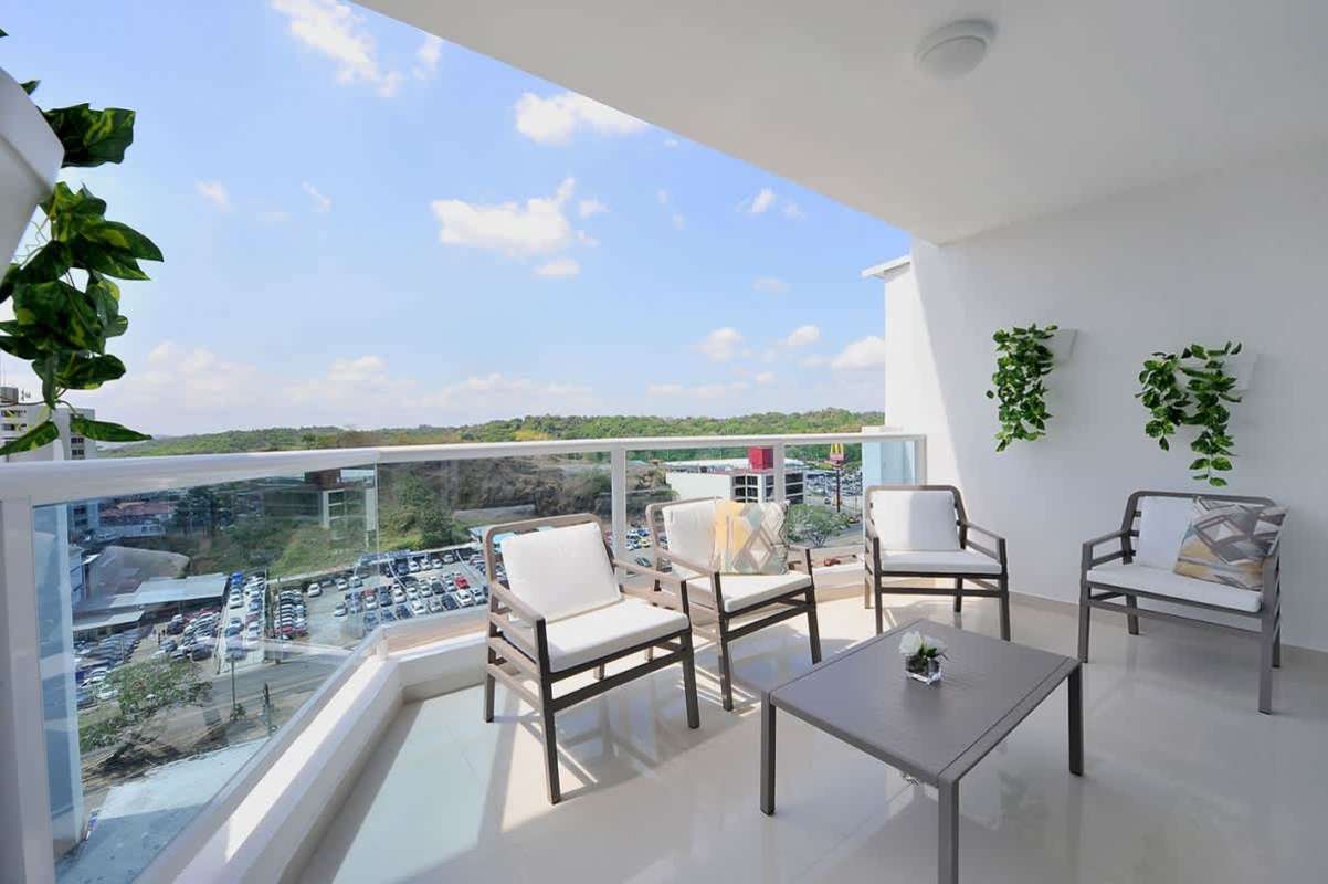 Outdoor swimming pool with jacuzzi and lounge deck at PH Villa de las Fuentes Panama City