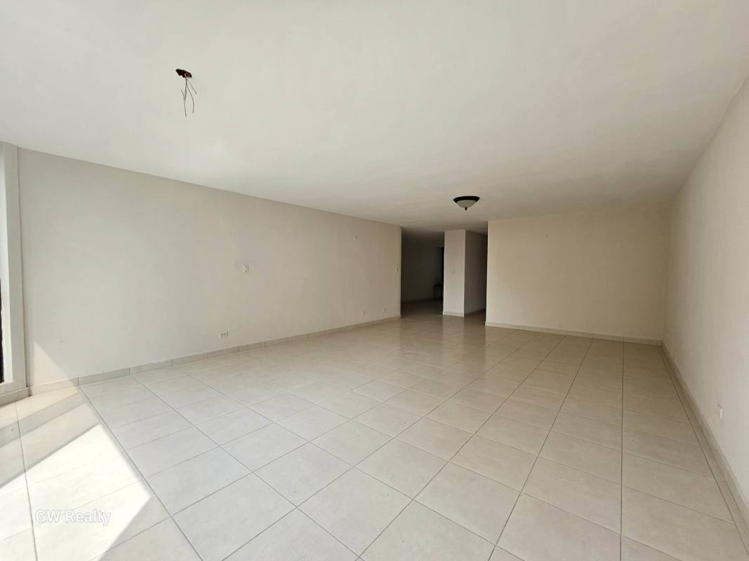 Panoramic enclosed balcony with floor-to-ceiling windows at PH Terrazas del Cangrejo Panama