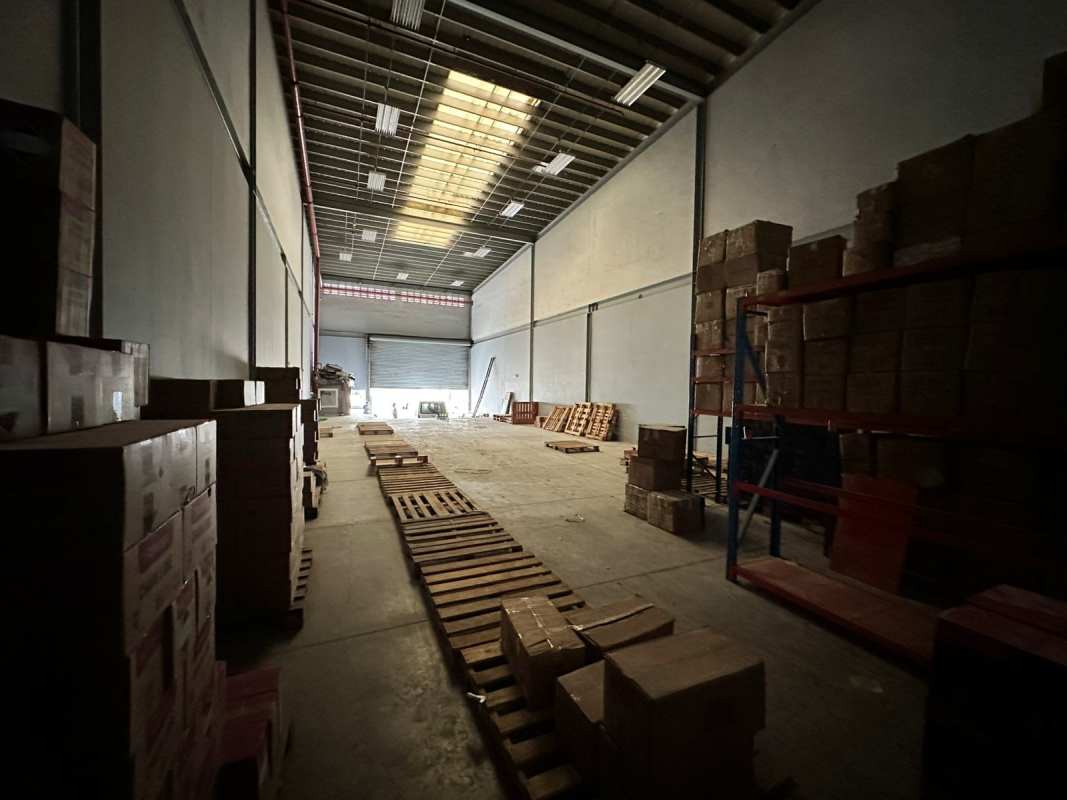 Warehouse spacious storage area high ceiling Don Bosco Business Park Panama