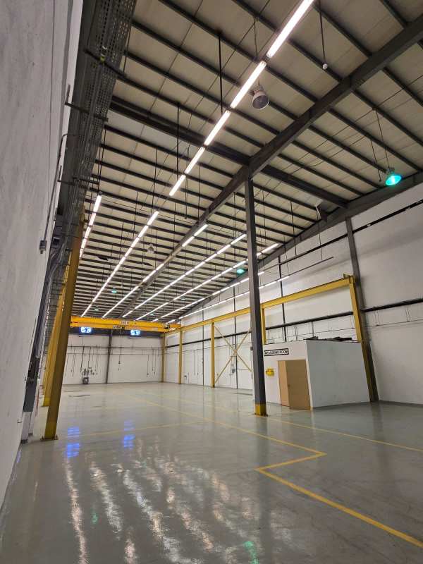 Interior of warehouse with two 3.2 ton gantry cranes and polished concrete flooring at mile 8 Via Transistmica