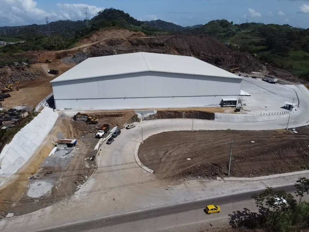 Modern industrial warehouse exterior with multiple loading bays and wide driveway in Panama City Tumba Muerto area