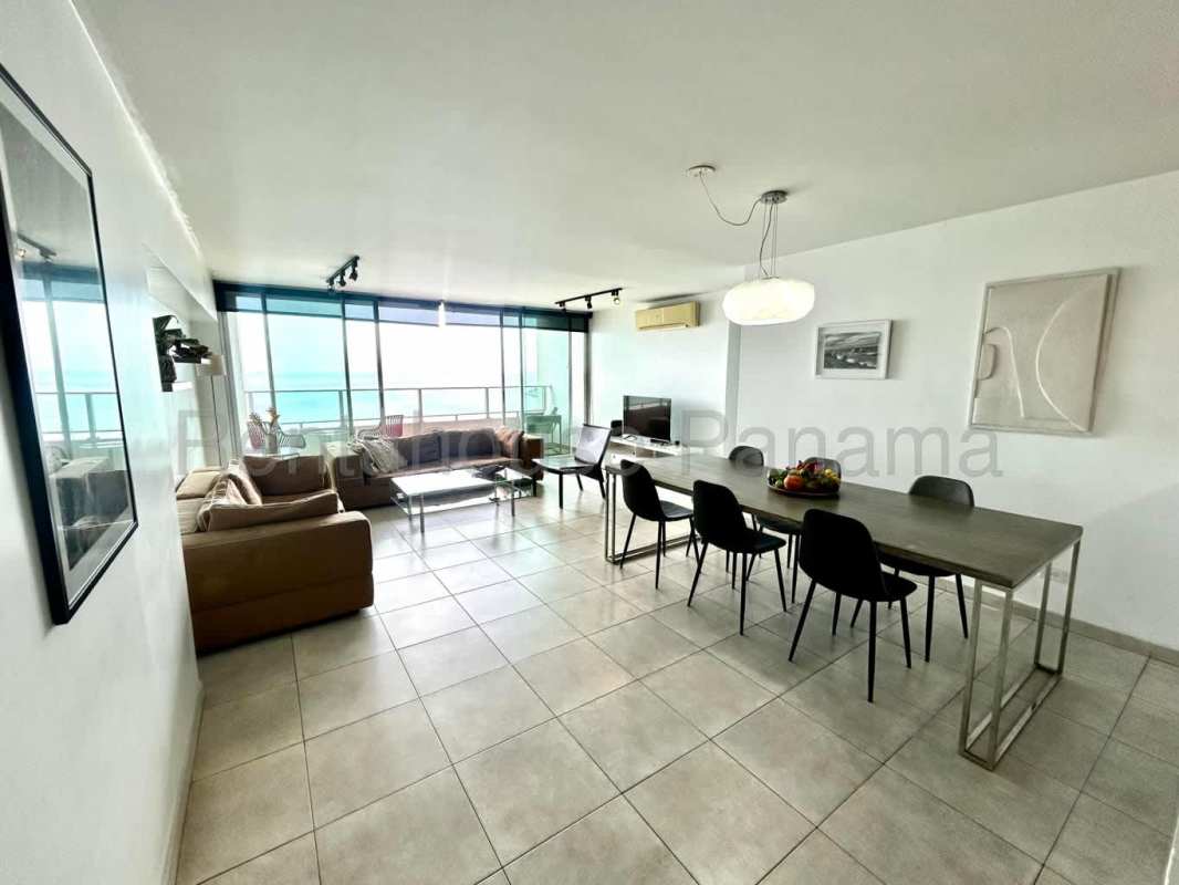 Contemporary kitchen with granite countertops and stainless steel appliances in PH Fantasia Tower San Francisco Panama