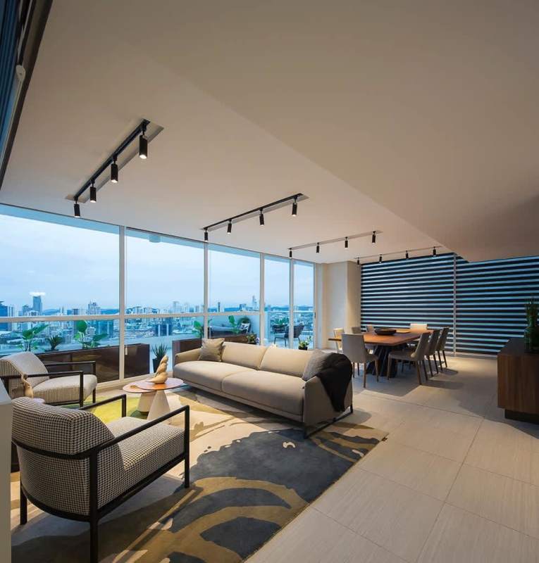 Spacious bedroom with city skyline view PH San Francisco Bay Panama