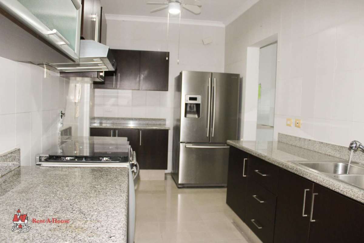 Bathroom with granite vanity and tiled shower at Window Tower Panama