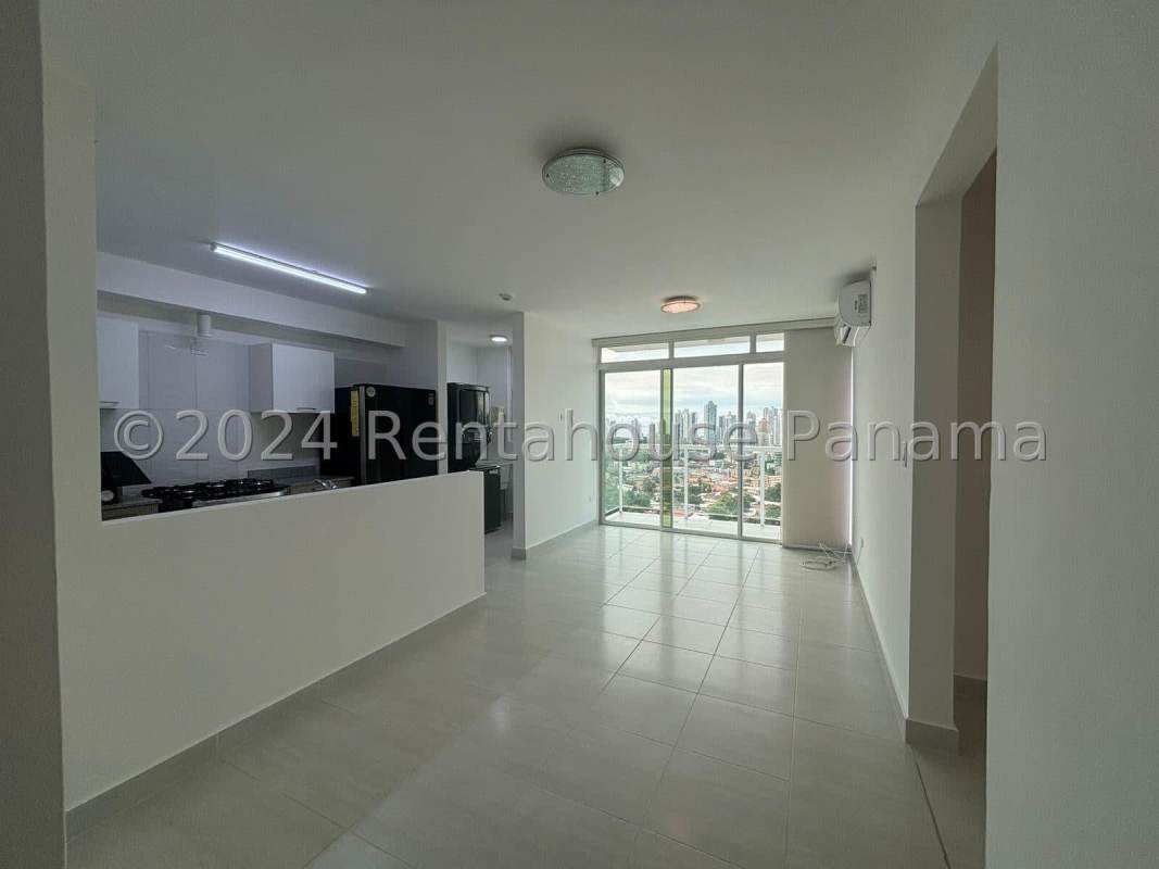 Apartment with Balcony in PH Metropolitan Park Via España