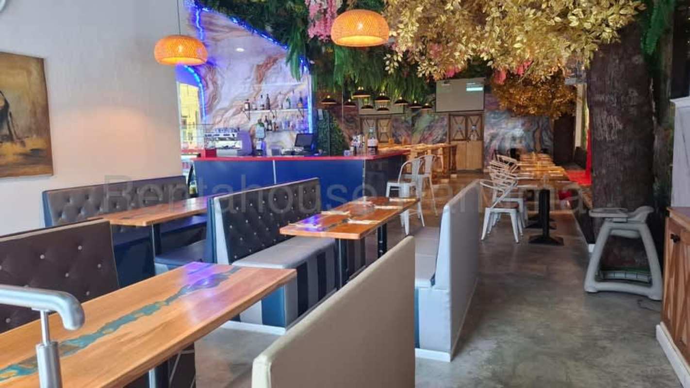 Restaurant for lease large interior mural walls seating area Bella Vista Panama