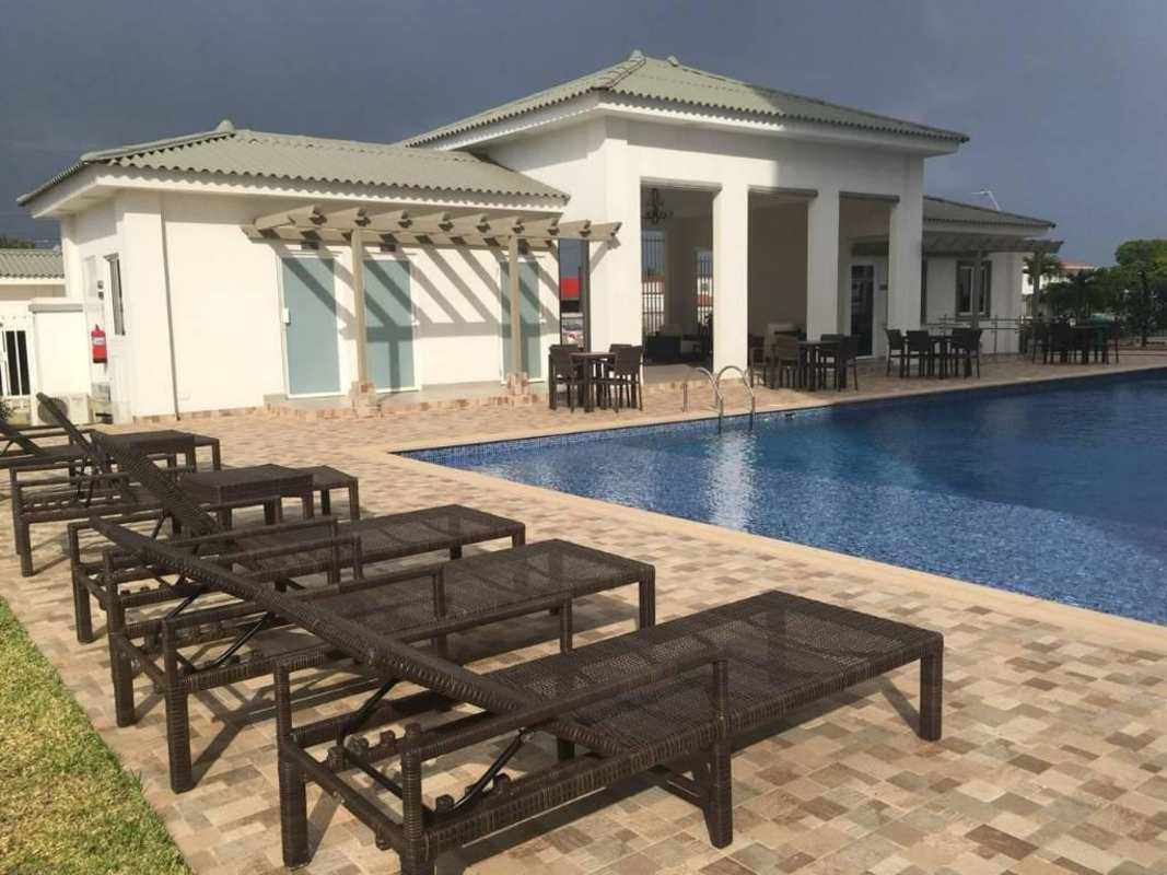 Kitchen with granite countertop and adjacent laundry in Don Bosco Panama