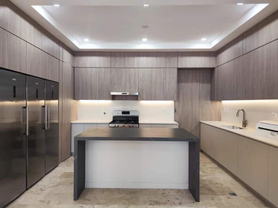 Spacious kitchen with marble island, double-door fridge, gas stove Costa Sur luxury rental