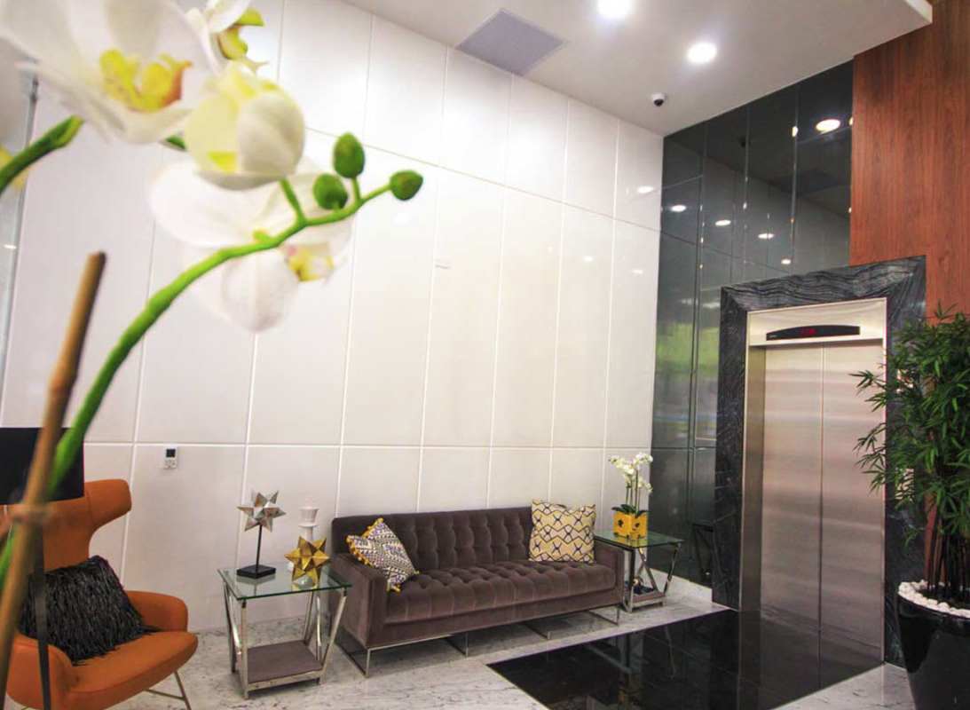 Modern design lobby with elevator access in PH Metropolitan Park Panama
