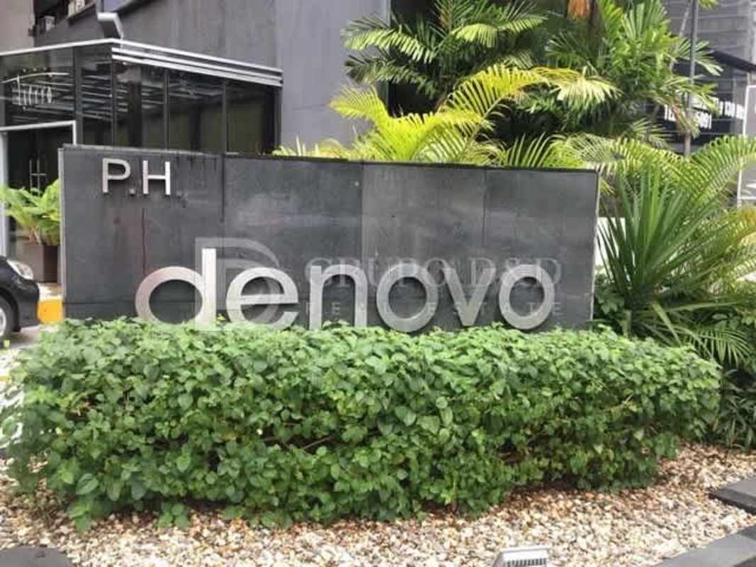 Rooftop swimming pool with sun deck and skyline views at PH Denovo Obarrio Panama City