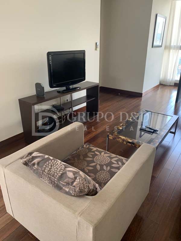 Master bedroom with large window, city views, closet, ensuite bathroom PH Denovo Obarrio