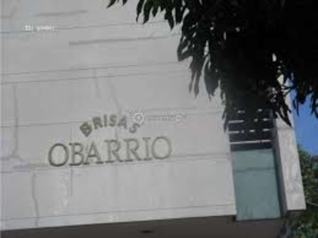 Bright kitchen and dining area tiled floors in PH Brisas de Obarrio Panama