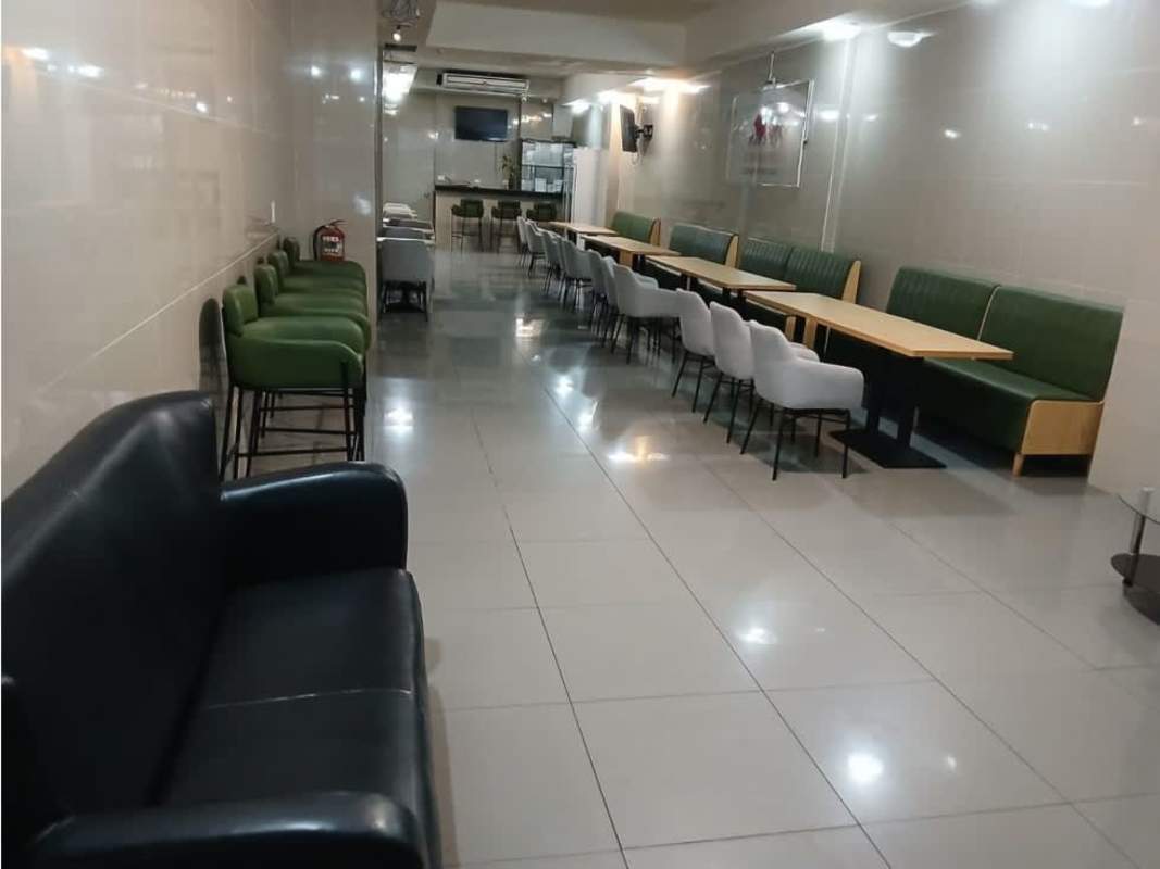 Dining area with tiled floors, booth seating, bar counter, wall TV at Justo Arosemena commercial space