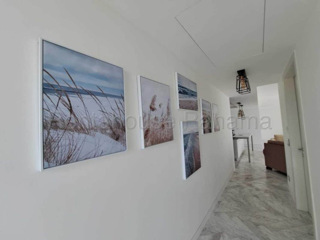 Master bedroom with floor-to-ceiling windows panoramic city view at PH Quartz Tower San Francisco Panama