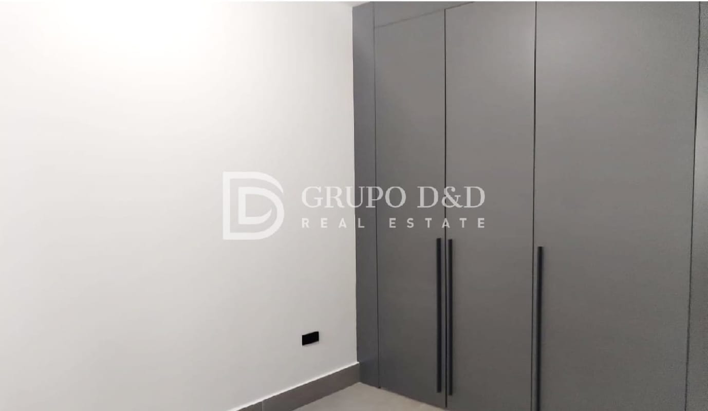 Bedroom corner with large closet built-in PH Victory Sport Panama City