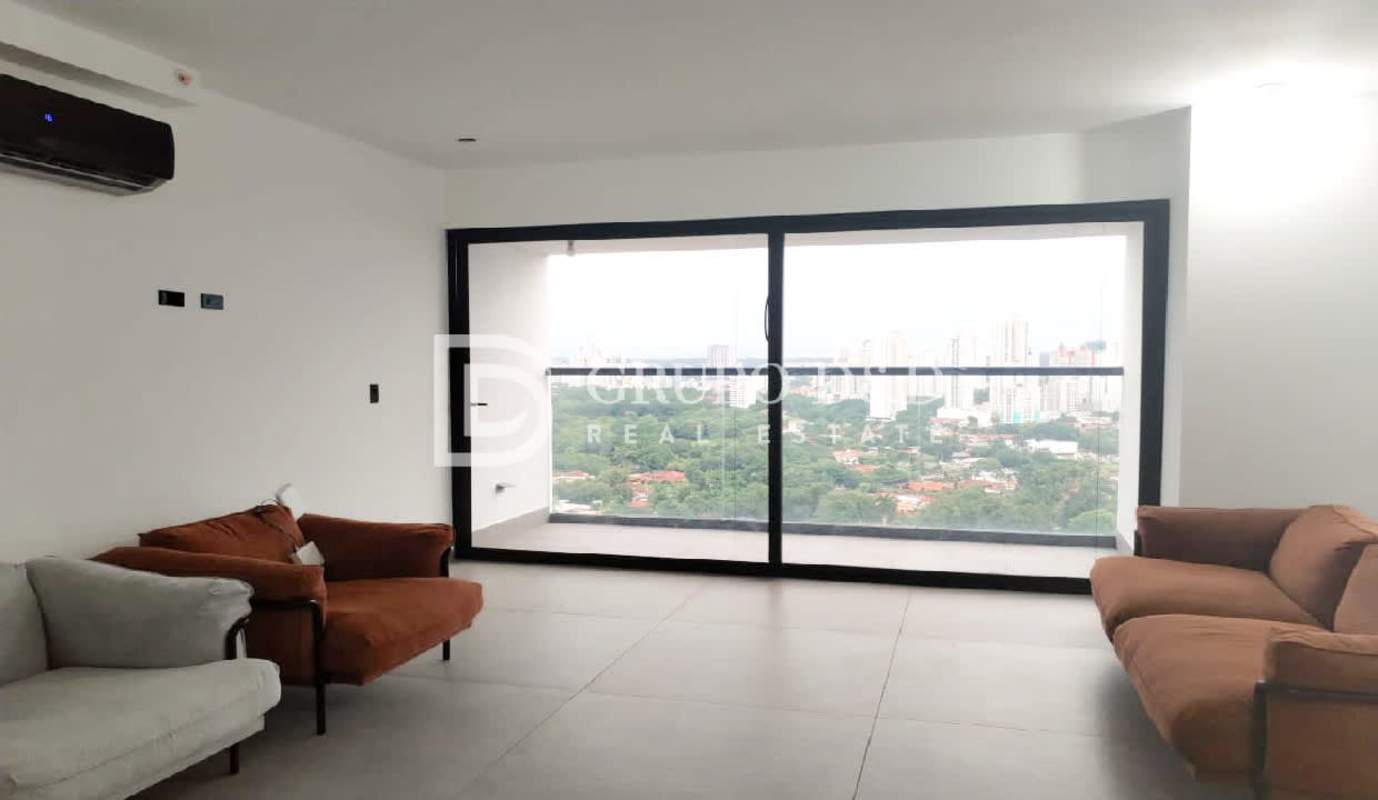 Spacious living room with large windows and city skyline view in PH Victory Sport Coco del Mar Panama