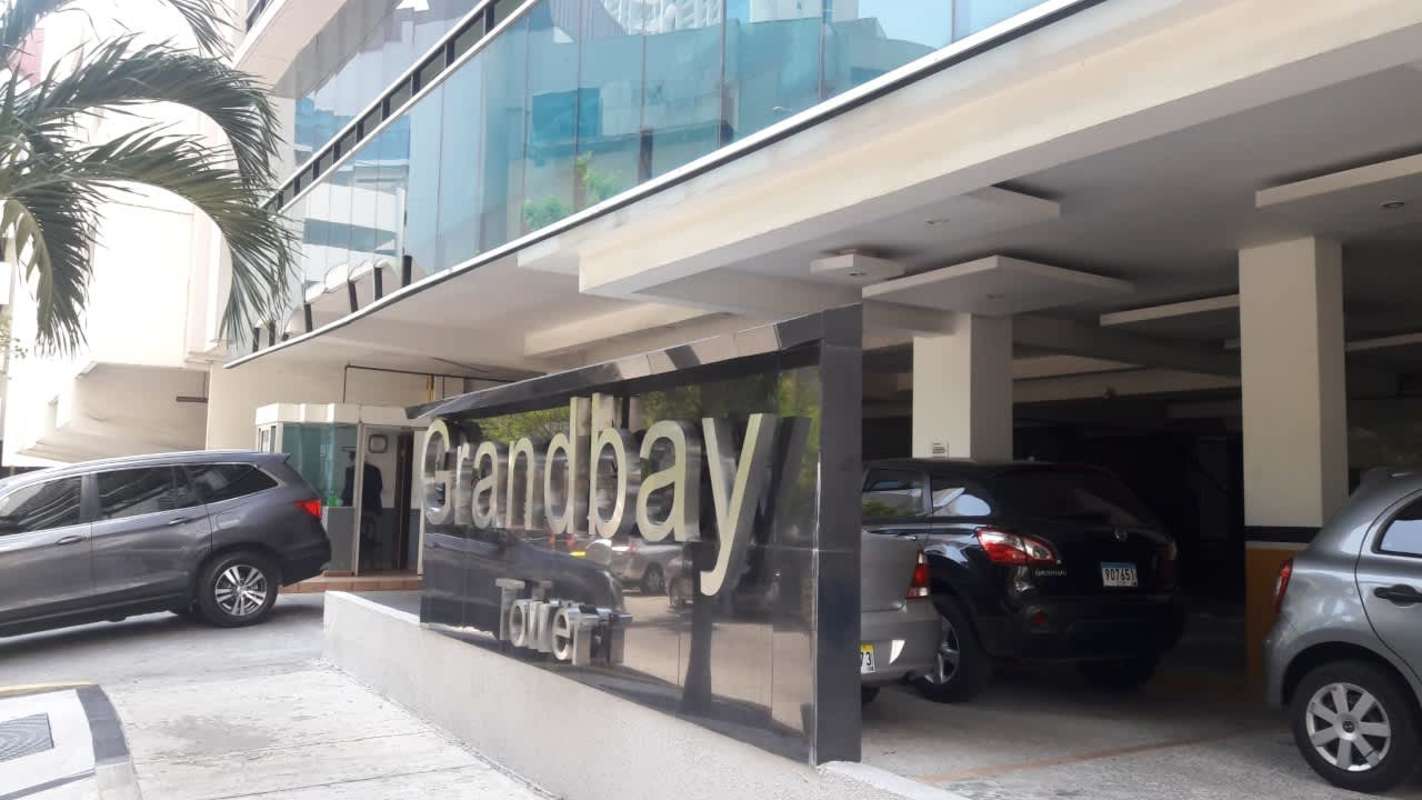 Bedroom with furniture and closet PH Grand Bay Avenida Balboa Panama