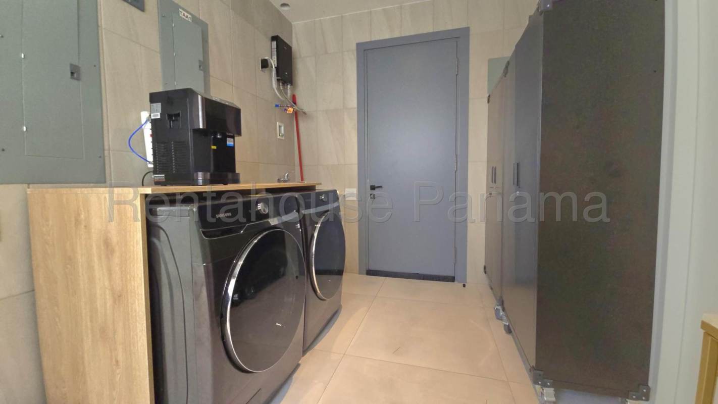 Luxury 4BR Home with Garden in Santa María Golf Panama