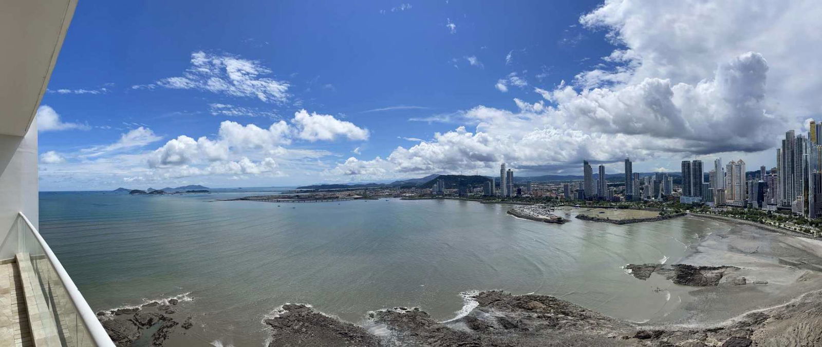 Spacious curved balcony with panoramic ocean and skyline views in PH The Point Punta Paitilla Panama