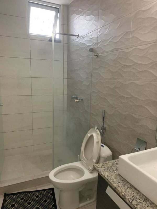 Granite countertop double sinks glass shower PH Luxor Panama