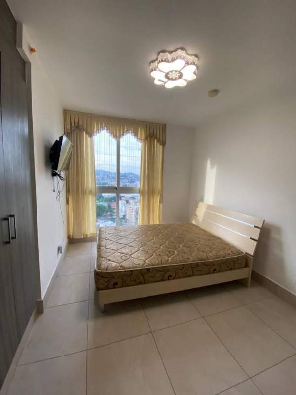 Bedroom city view built-in closet tile flooring PH Luxor El Cangrejo Panama