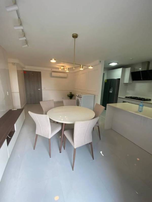 Shared workspace with built-in shelving and modern design at PH Velure Panama City