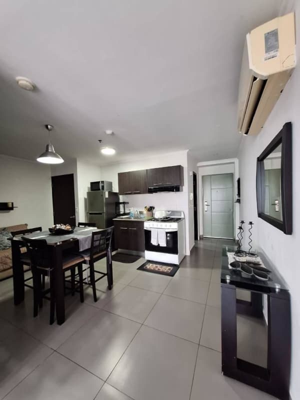 Bathroom with glass shower and modern fixtures PH Colores de Bella Vista