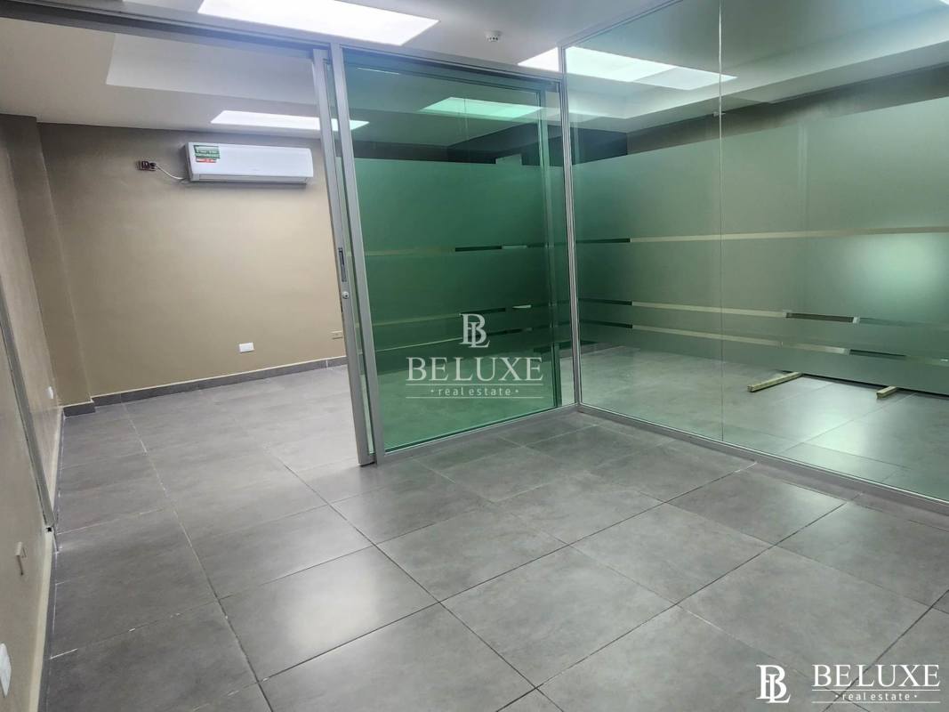 Office rental Panama with glass walls, split air conditioning and tile floors in San Francisco