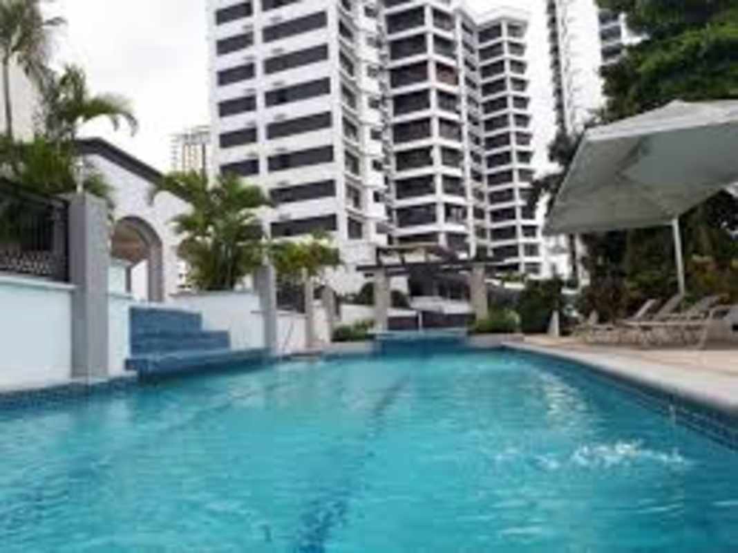 Infinity-style swimming pool overlooking ocean at PH Marina del Rey condo Coco del Mar Panama City