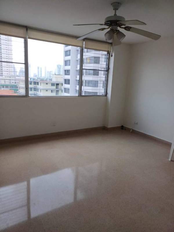 Living area with large windows and city view in PH Royal Park Obarrio Panama